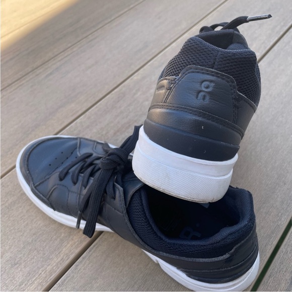 CLUBHOUSE BLACK WHITE
WOMEN'S
Size: 6.5
On Running - Picture 2 of 5